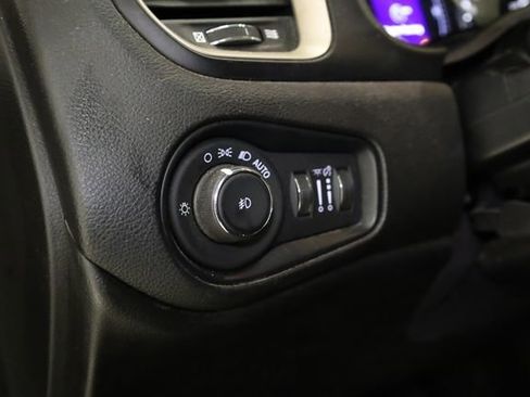 Used 2017 Jeep Renegade Latitude image 14