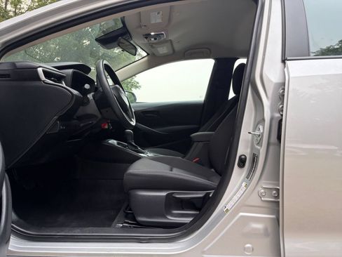 Used 2025 Toyota Corolla LE FWD image 24