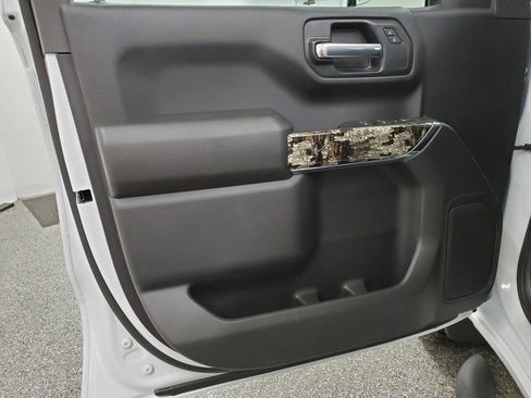 Used 2025 Chevrolet Silverado 1500 Custom Trail Boss w/ Realtree Special Edition image 16