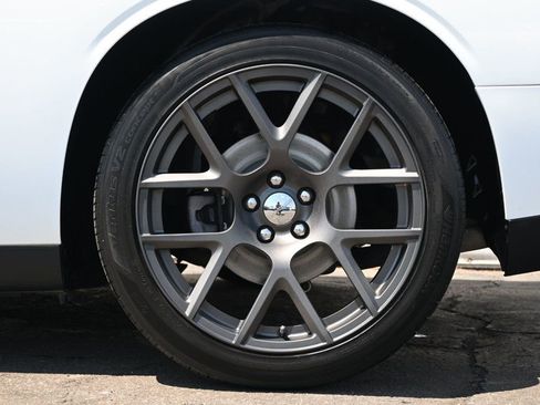 Used 2016 Dodge Challenger R/T image 8