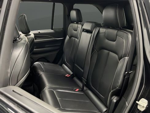Used 2024 Jeep Grand Cherokee Limited w/ Luxury Tech Group II AWD/4WD image 22