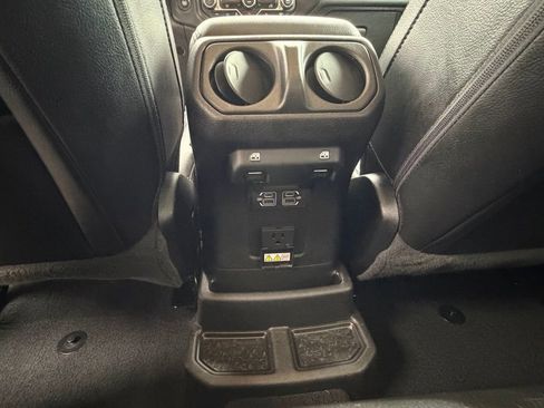 Used 2023 Jeep Wrangler Unlimited Sahara image 32