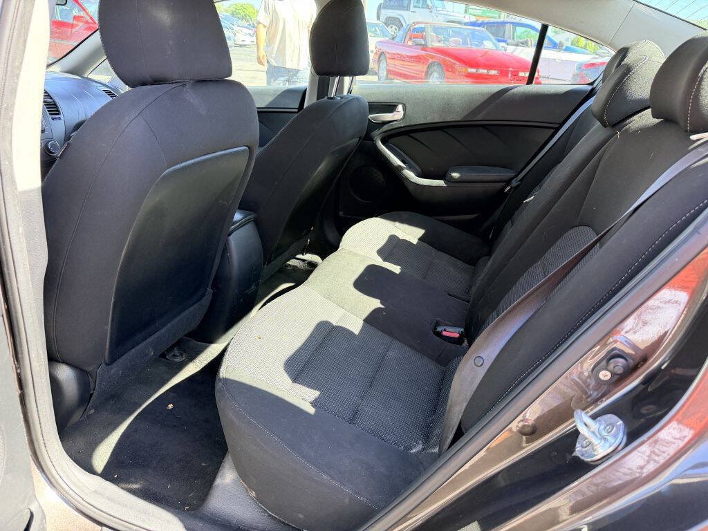 Used 2017 Kia Forte LX FWD image 5
