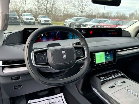 New 2025 Lincoln Navigator Reserve image 12