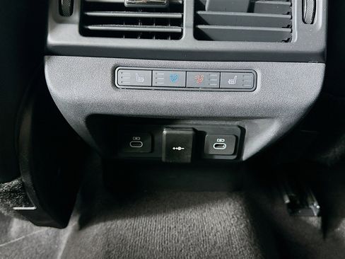 Used 2024 Land Rover Range Rover Evoque Dynamic SE image 34