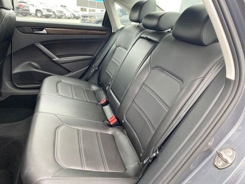 Used 2022 Volkswagen Passat 2.0T image 17