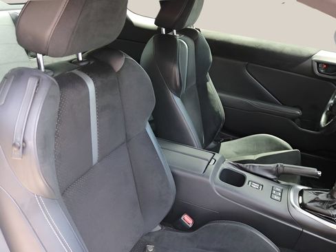 Used 2022 Toyota GR86 Premium w/ ALL Weather Mat Package (TMS) RWD image 17