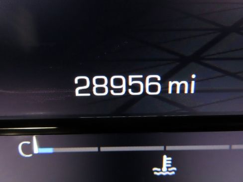 Used 2024 GMC Yukon XL SLT image 12