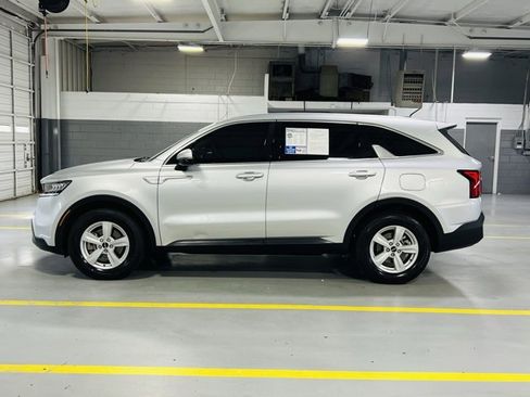 Used 2022 Kia Sorento LX image 15