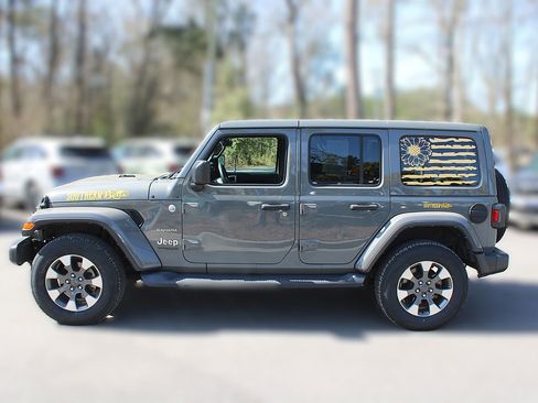 Used 2022 Jeep Wrangler Unlimited Sahara w/ Cold Weather Group image 5