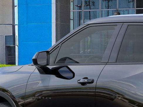 New 2025 Chevrolet Blazer LT w/ LPO, Black Grille Bar Package image 36