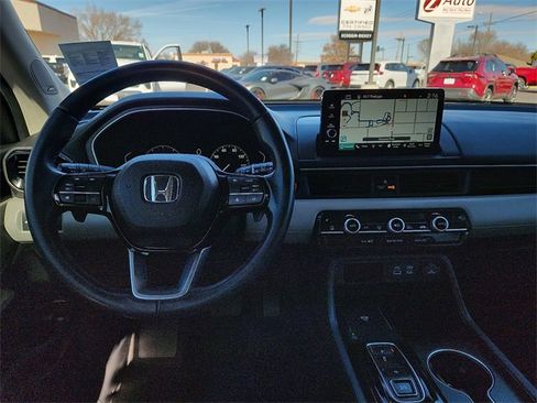 Used 2023 Honda Pilot Touring image 12