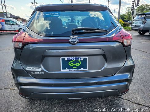 Used 2023 Nissan Kicks S FWD image 5