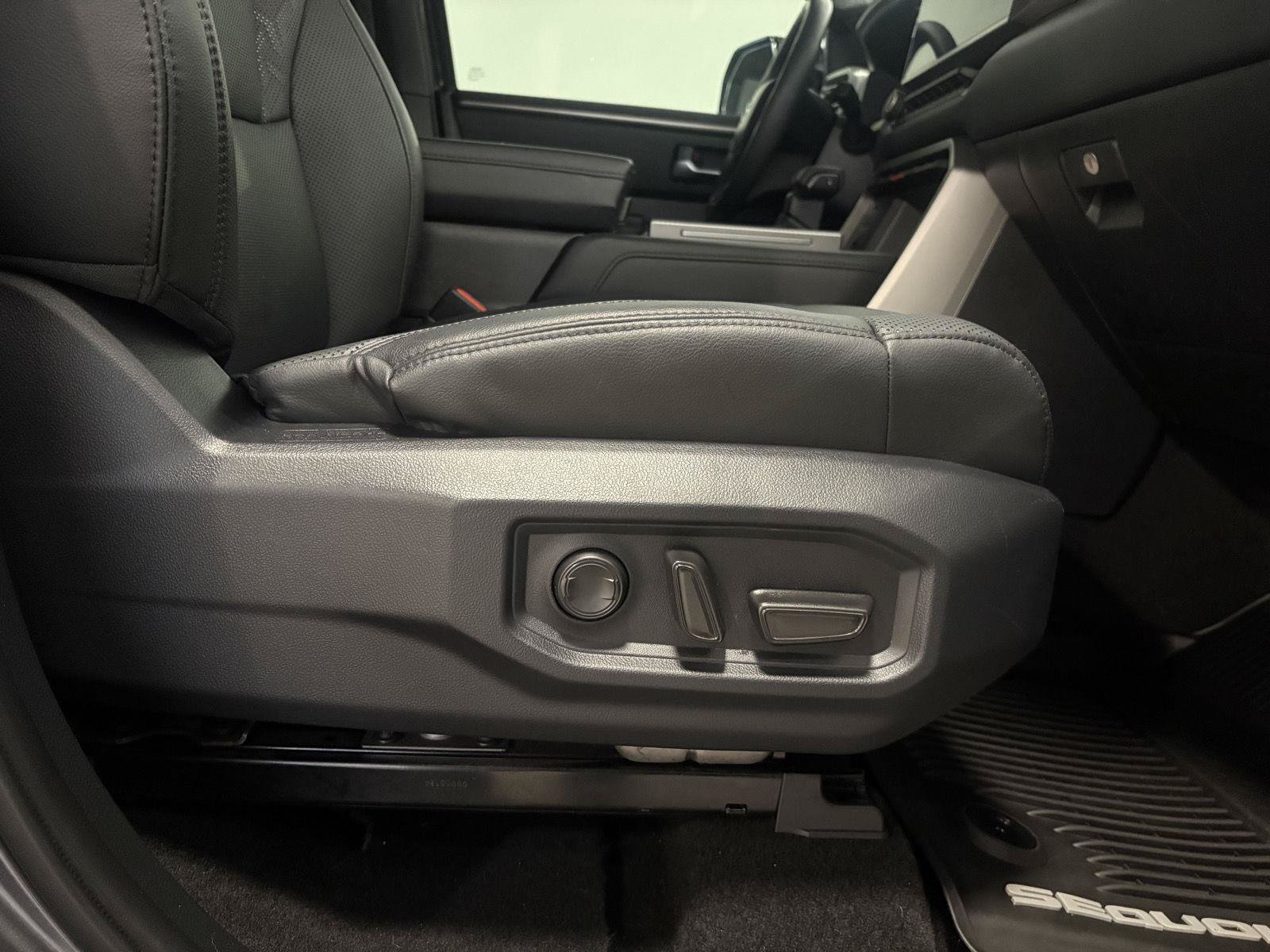Used 2025 Toyota Sequoia 4WD image 64