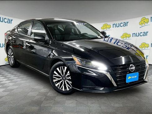 Used 2024 Nissan Altima 2.5 SV image 1