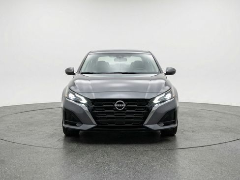 Used 2025 Nissan Altima 2.5 SV image 2