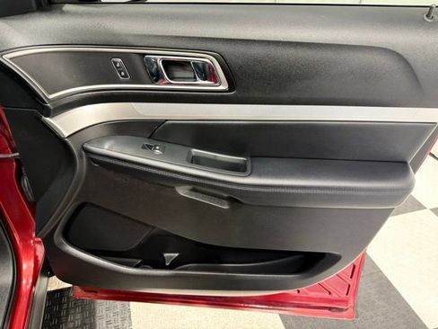 Used 2017 Ford Explorer XLT w/ Equipment Group 202A image 25