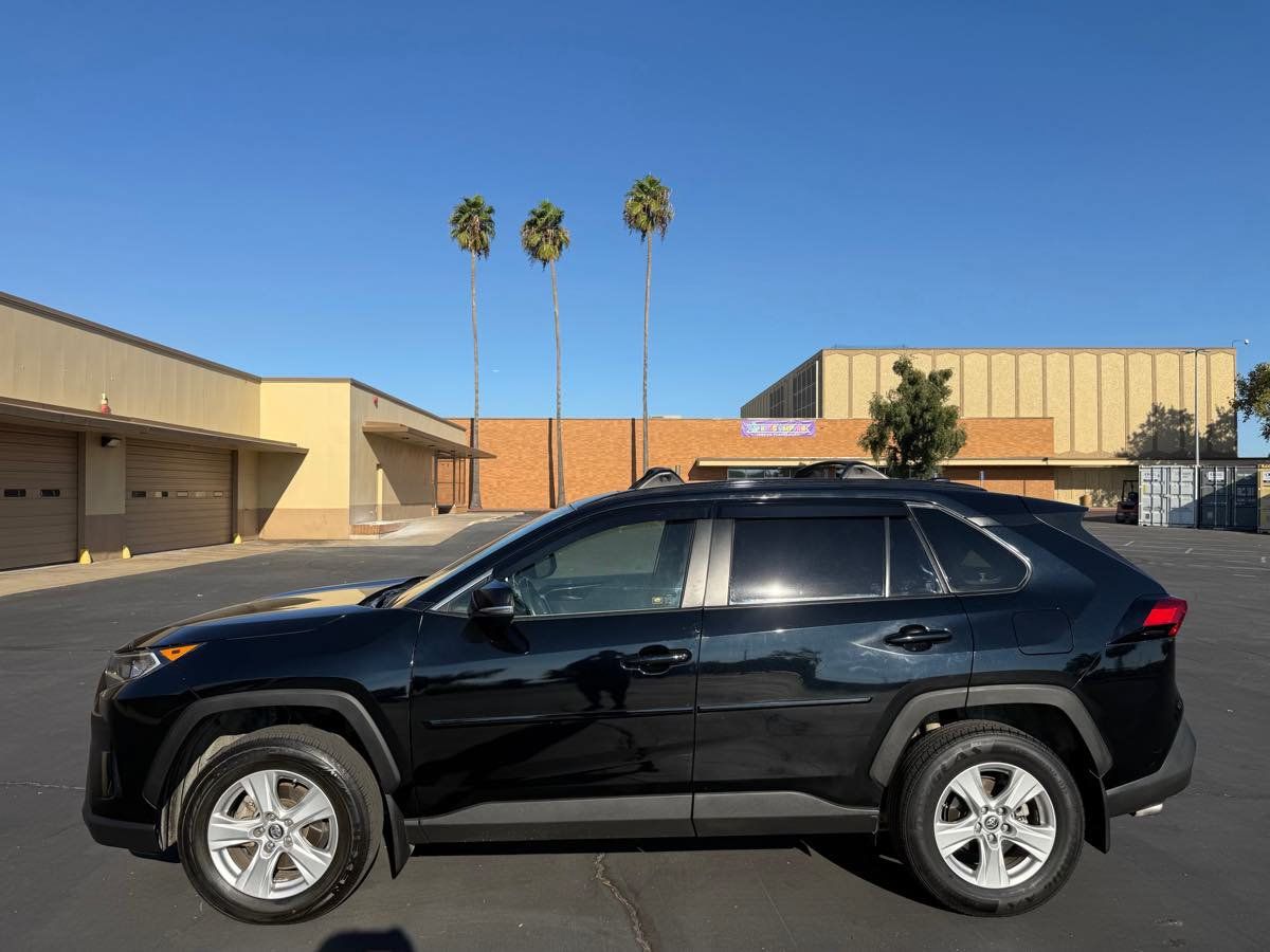 Used 2019 Toyota RAV4 XLE w/ Convenience Package AWD/4WD image 4