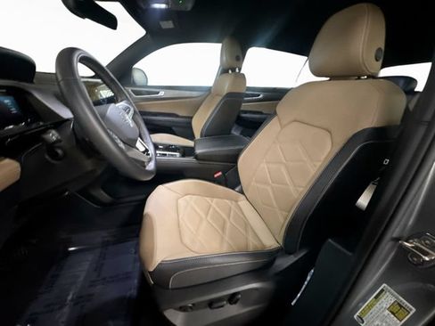 Used 2024 Volkswagen Atlas Cross Sport SE FWD image 14