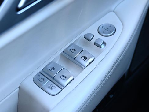 Used 2020 BMW 750i xDrive w/ Executive Package image 27