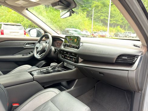 Used 2022 Nissan Rogue Platinum w/ Head-Up Display Package FWD image 21