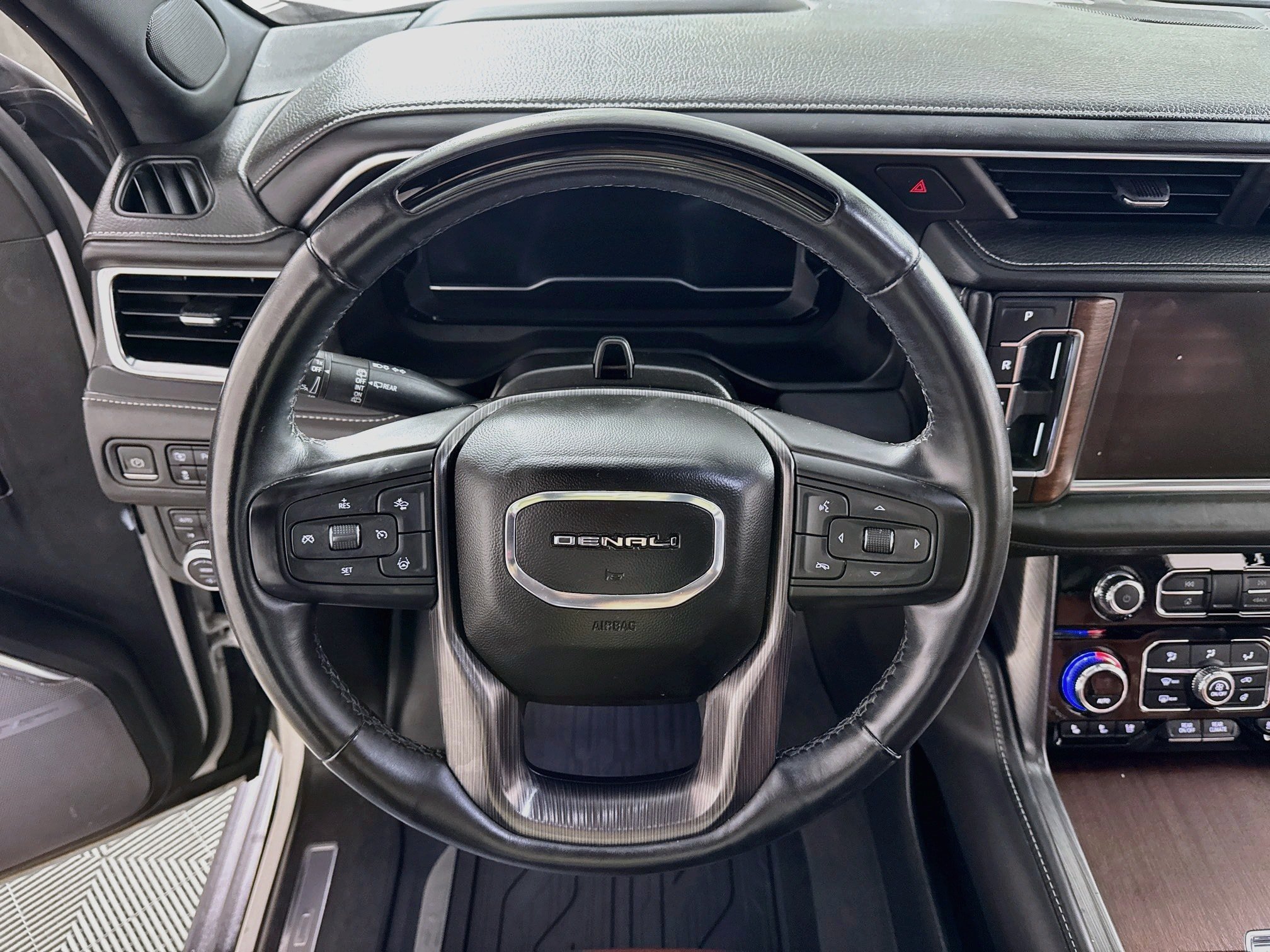 Used 2023 GMC Yukon Denali Ultimate AWD/4WD image 18