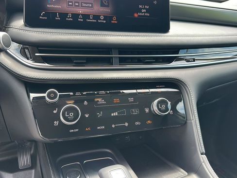 Used 2025 INFINITI QX60 Luxe FWD image 17
