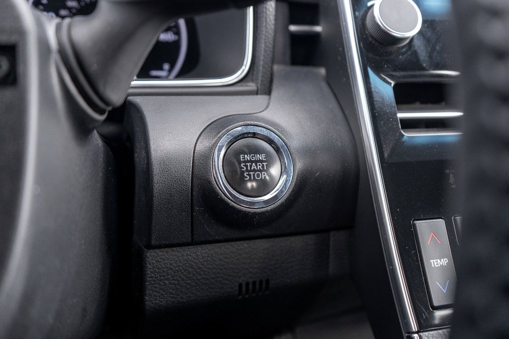 Used 2019 Toyota Avalon XSE w/ All Weather Liner Package FWD image 23