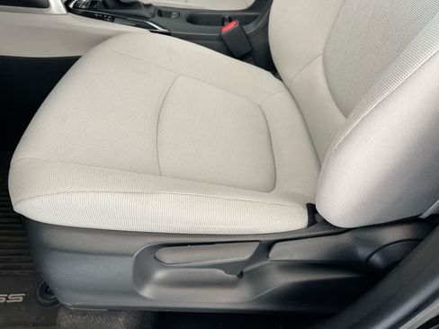 Used 2023 Toyota Corolla Cross LE w/ Moonroof Package AWD/4WD image 12