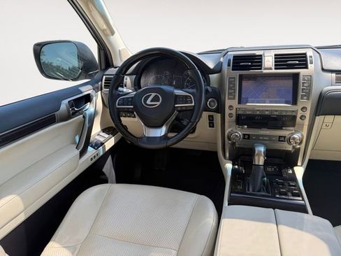 Used 2020 Lexus GX 460 Luxury w/ Accessory Package AWD/4WD image 11
