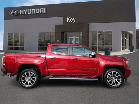 Used 2022 GMC Canyon Denali image 3