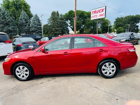 Used 2010 Toyota Camry LE FWD image 6