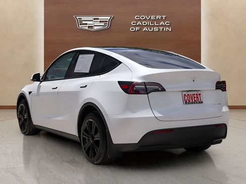 Used 2023 Tesla Model Y Long Range AWD/4WD image 3