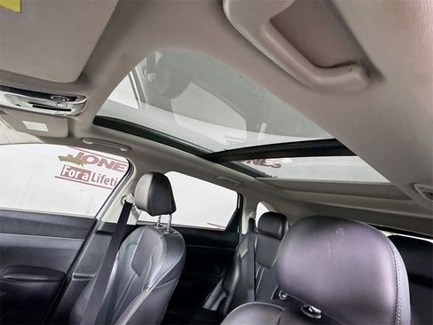 Used 2023 Kia Sorento S w/ Panoramic Sunroof Package image 13