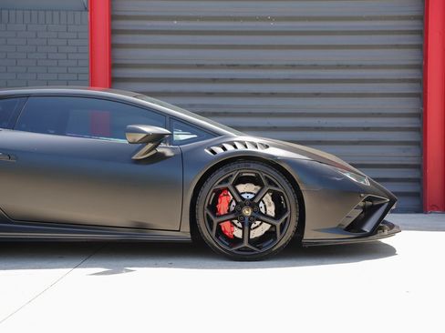 Used 2021 Lamborghini Huracan EVO RWD image 5