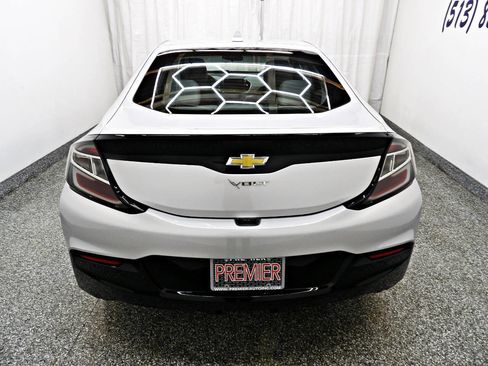 Used 2018 Chevrolet Volt LT w/ Comfort Package image 5