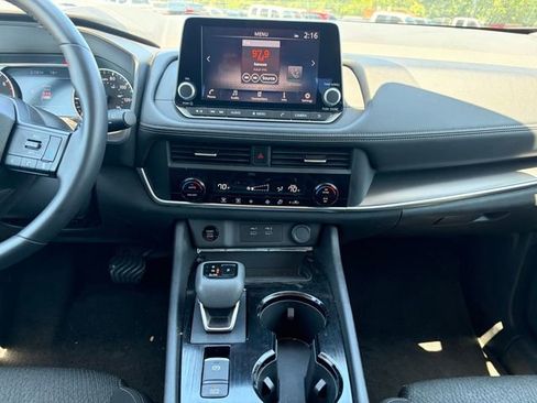 Used 2025 Nissan Rogue SV FWD image 15