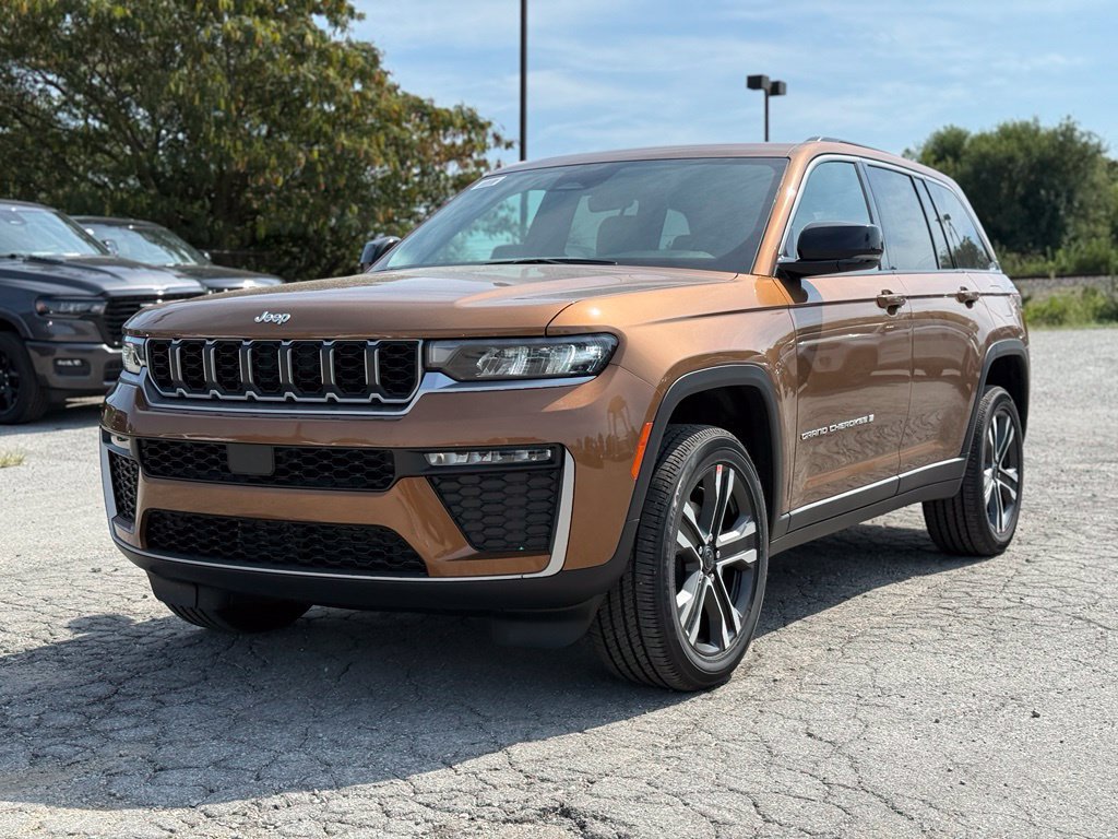 New 2027 Jeep Grand Cherokee Limited AWD/4WD image 2