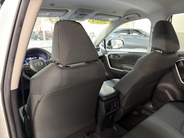 Used 2024 Toyota RAV4 LE AWD/4WD image 19