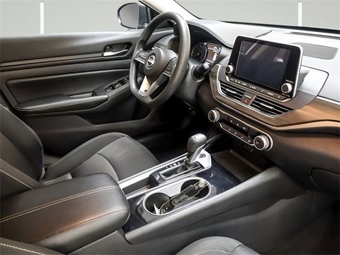 Used 2024 Nissan Altima 2.5 SV image 24