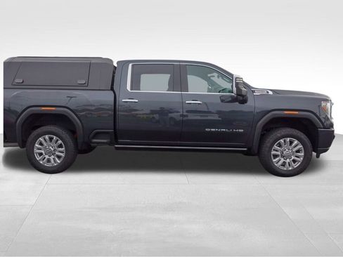Used 2023 GMC Sierra 2500 Denali image 2