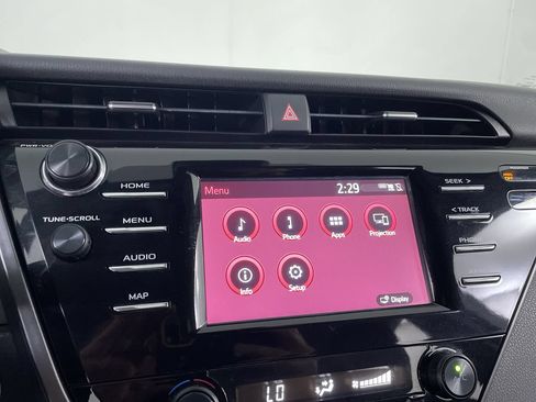 Used 2019 Toyota Camry SE w/ Convenience Package FWD image 14