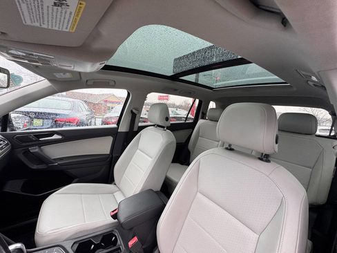 Used 2018 Volkswagen Tiguan SE w/ Panoramic Sunroof Package image 29