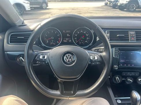 Used 2016 Volkswagen Jetta SEL FWD image 18