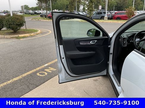 Used 2020 Volvo XC40 T5 R-Design AWD/4WD image 15