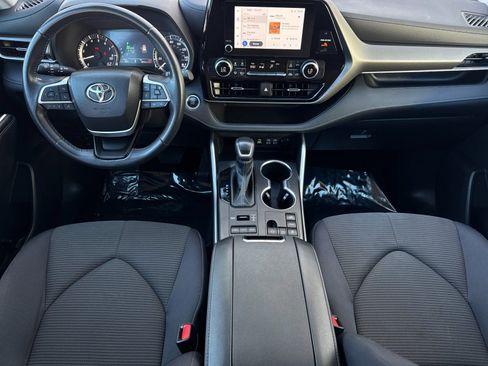 Used 2024 Toyota Highlander LE image 14