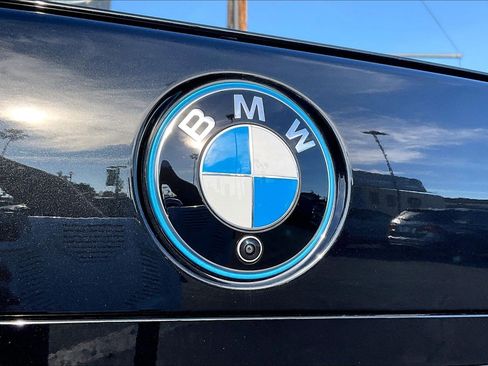 Used 2025 BMW i7 xDrive60 w/ Executive Package image 31