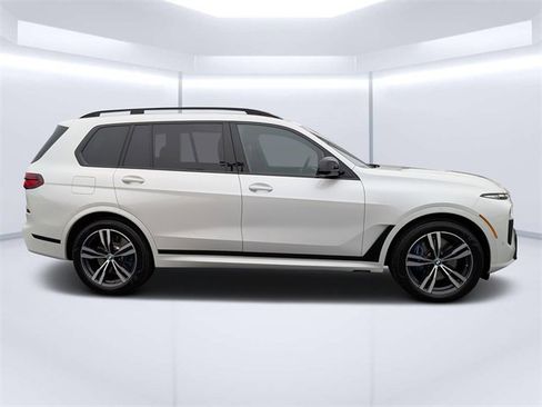 Used 2025 BMW X7 M60i image 2
