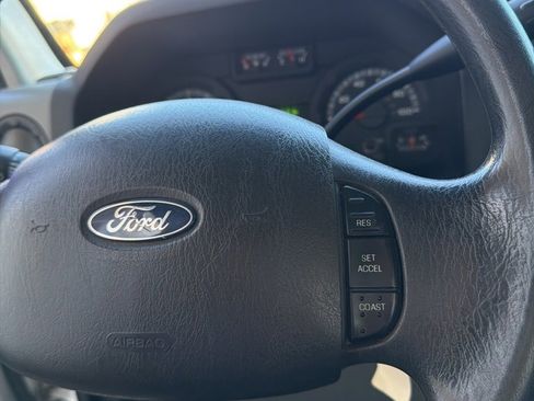 Used 2019 Ford E-350 and Econoline 350 Super Duty image 23