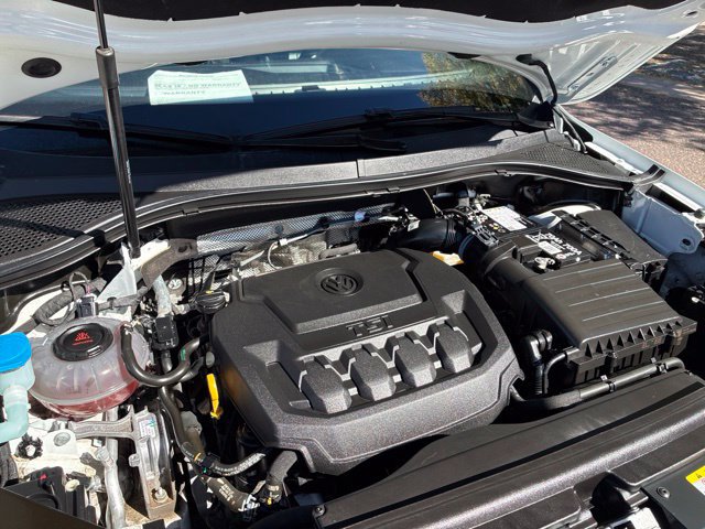 Used 2024 Volkswagen Tiguan SE R-Line AWD/4WD image 9